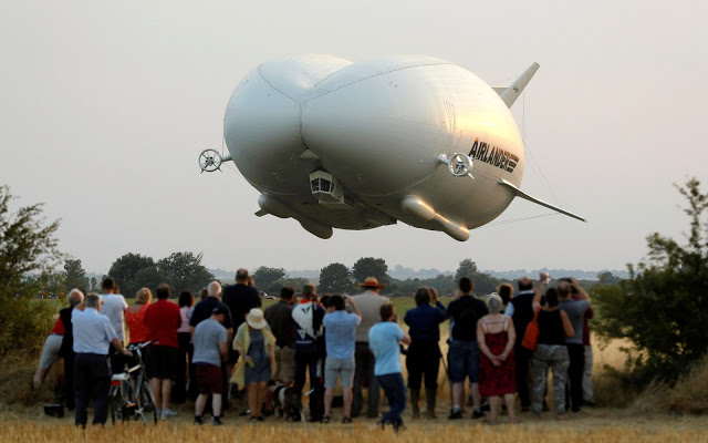 Iron Maiden - Airlander 02